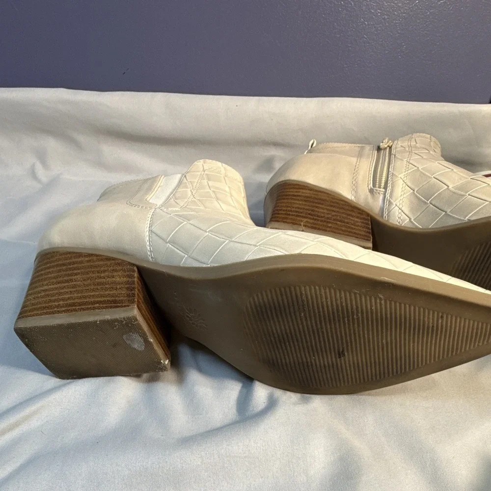 Yellow Box Women's Croc Embossed Pointed Toe Ankle Booties Zip 7.5